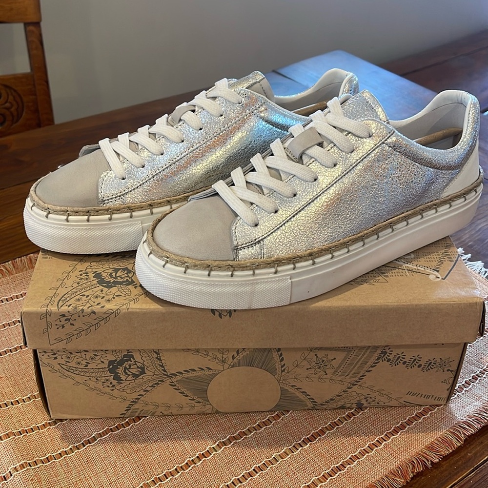 FREE PEOPLE SCOTTY WHIPSTITCH SNEAKER SILVER SIZE 10